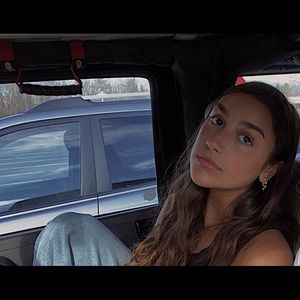 Meet your Posher, Chloe